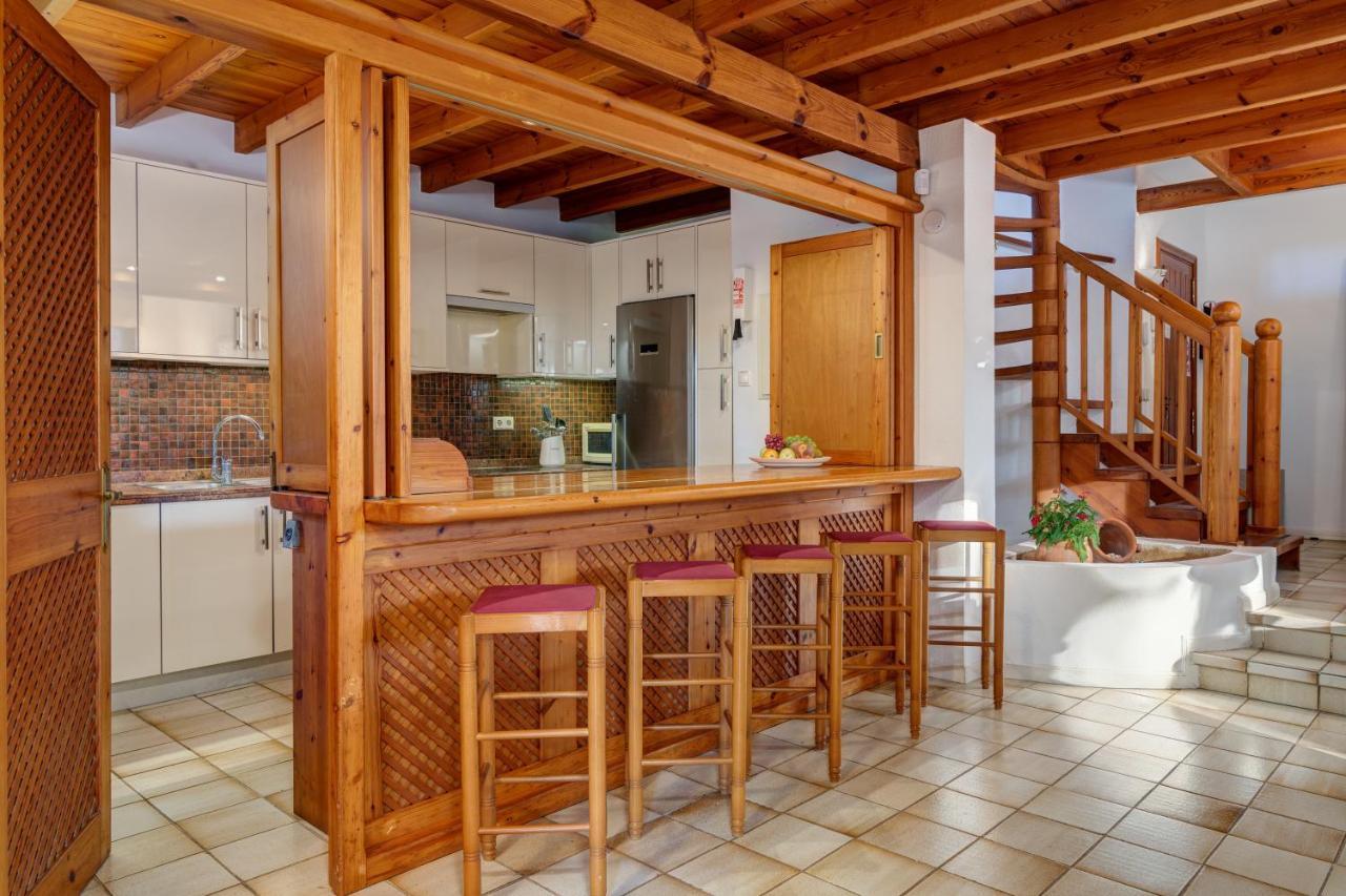 With Private Pool And Garden In Villa Marbella