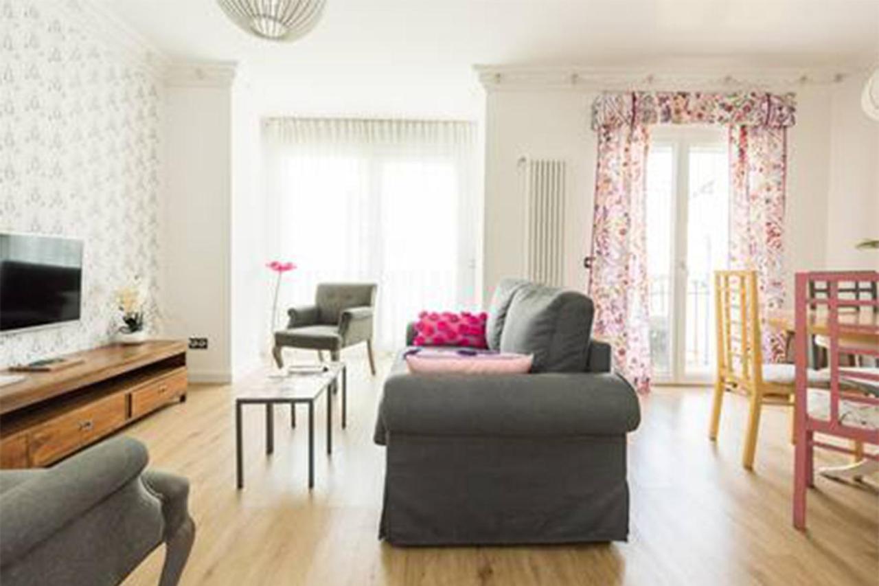 Visitor's Book Apartment