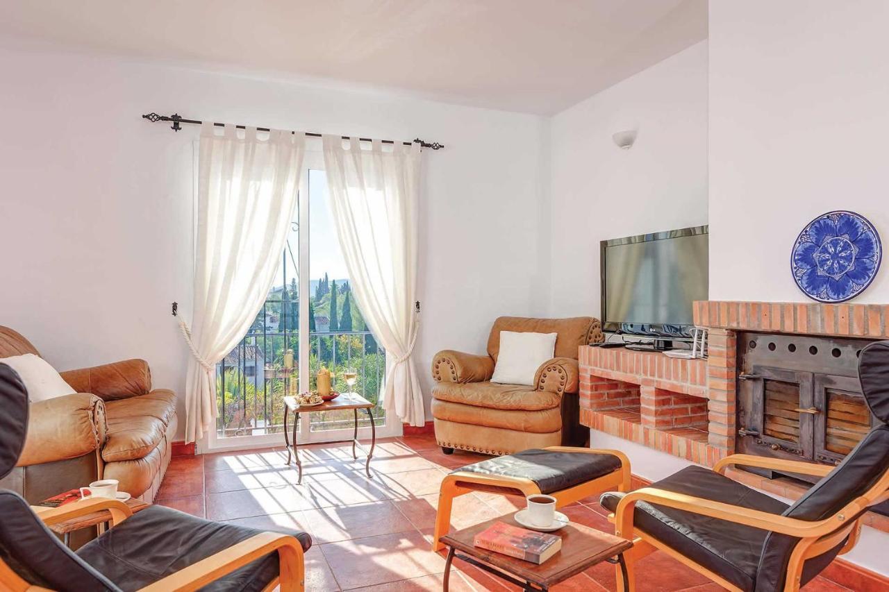 Private Heated Pool, Jacuzzi & 1225m2 Garden In Cipreses Villa Frigiliana