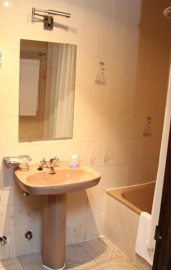 Hotel Puerta Nazarí 2*