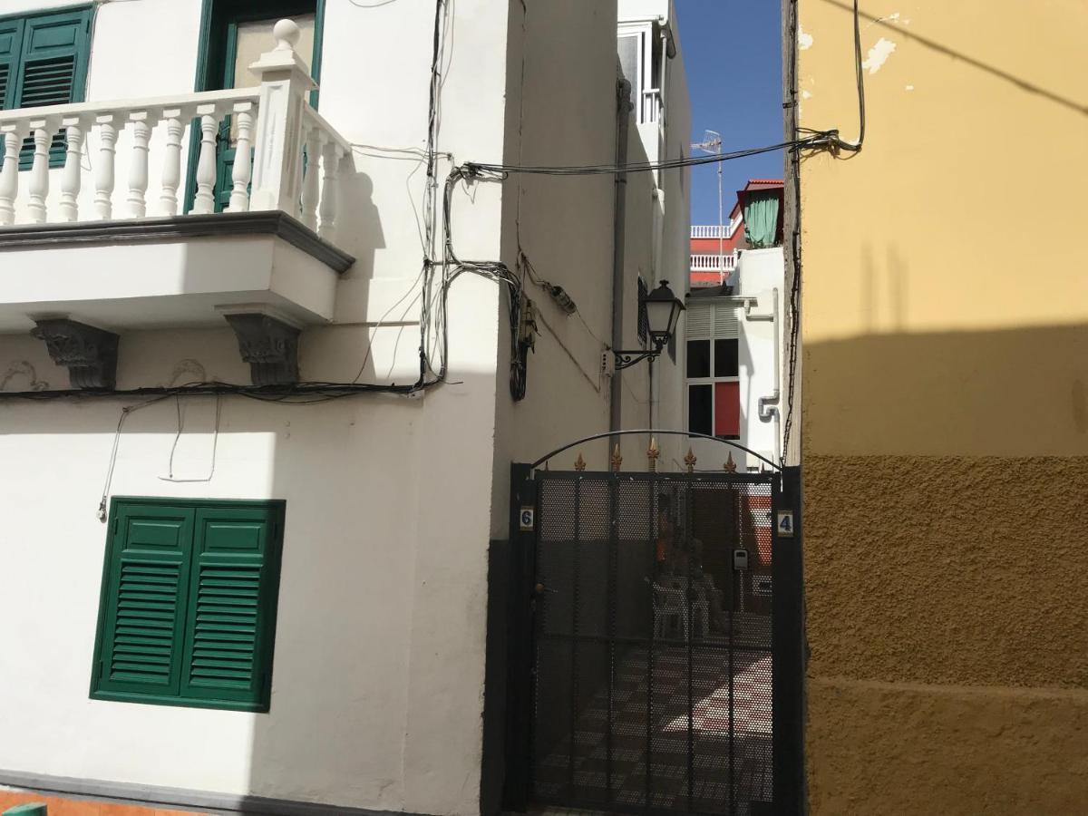 House In Puerto Santiago, To The Beach 100 Meters !!! Сasa de vacaciones