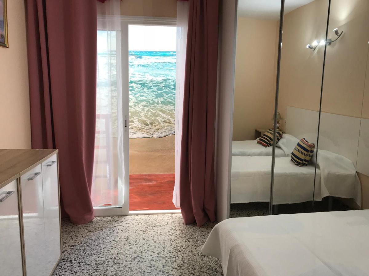House In Puerto Santiago, To The Beach 100 Meters !!! Сasa de vacaciones *