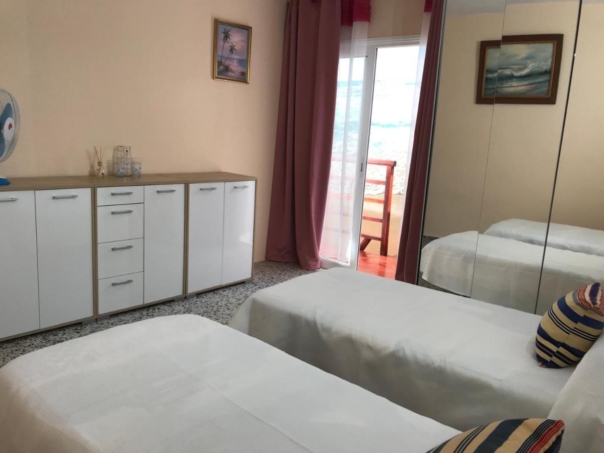 Сasa de vacaciones House In Puerto Santiago, To The Beach 100 Meters !!!