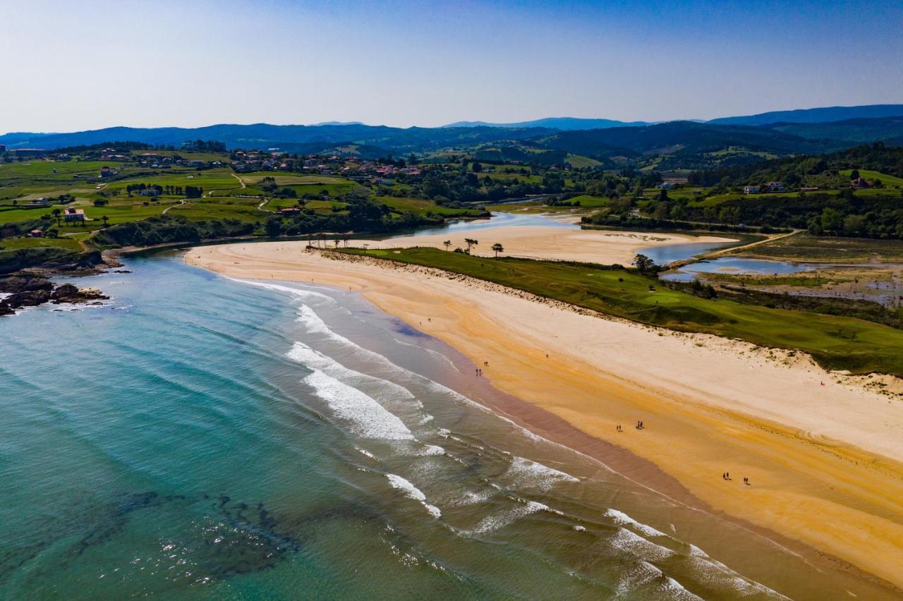 Playa De Oyambre * San Vicente De La Barquera