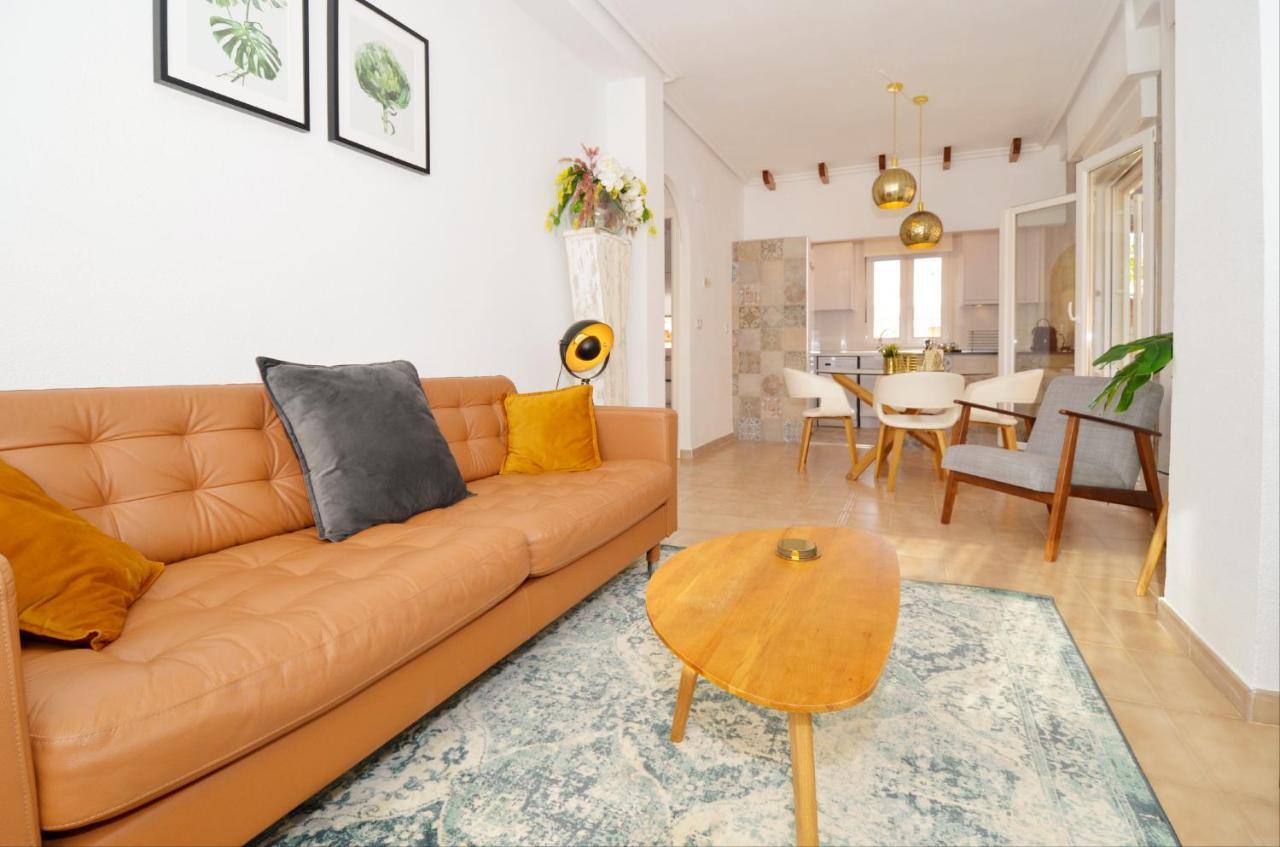 Punta Prima Pleasure With Private Parking In A Gated Community Close To The Apartamento Torrevieja
