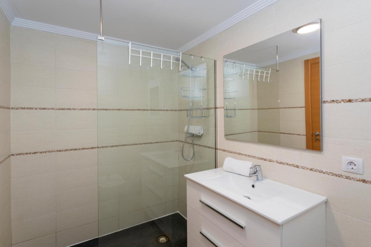 Brisas B2, 2 Dormitorios, Playa A 50m, By Bookindenia