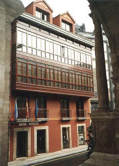 Vetusta Hotel 3*