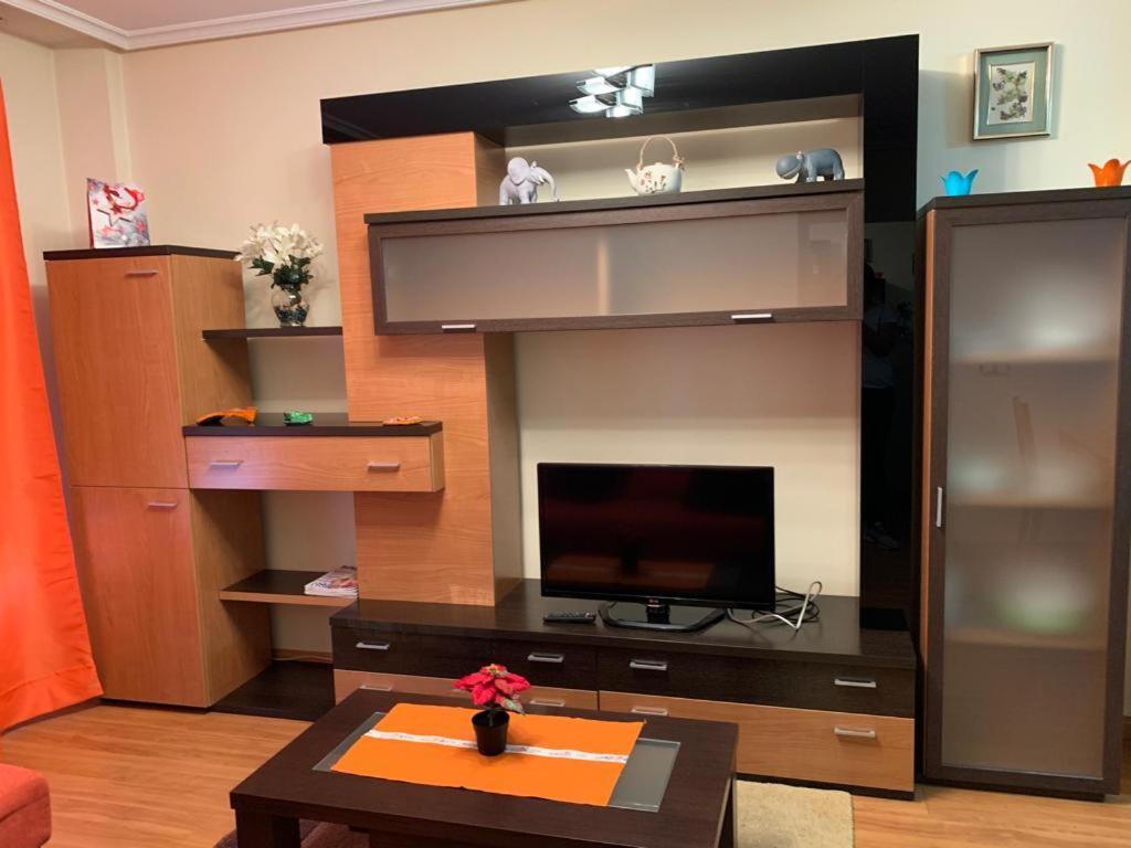 Apartment Mota-2 Huca-los Prados; Parking Y Wifi Gratis *