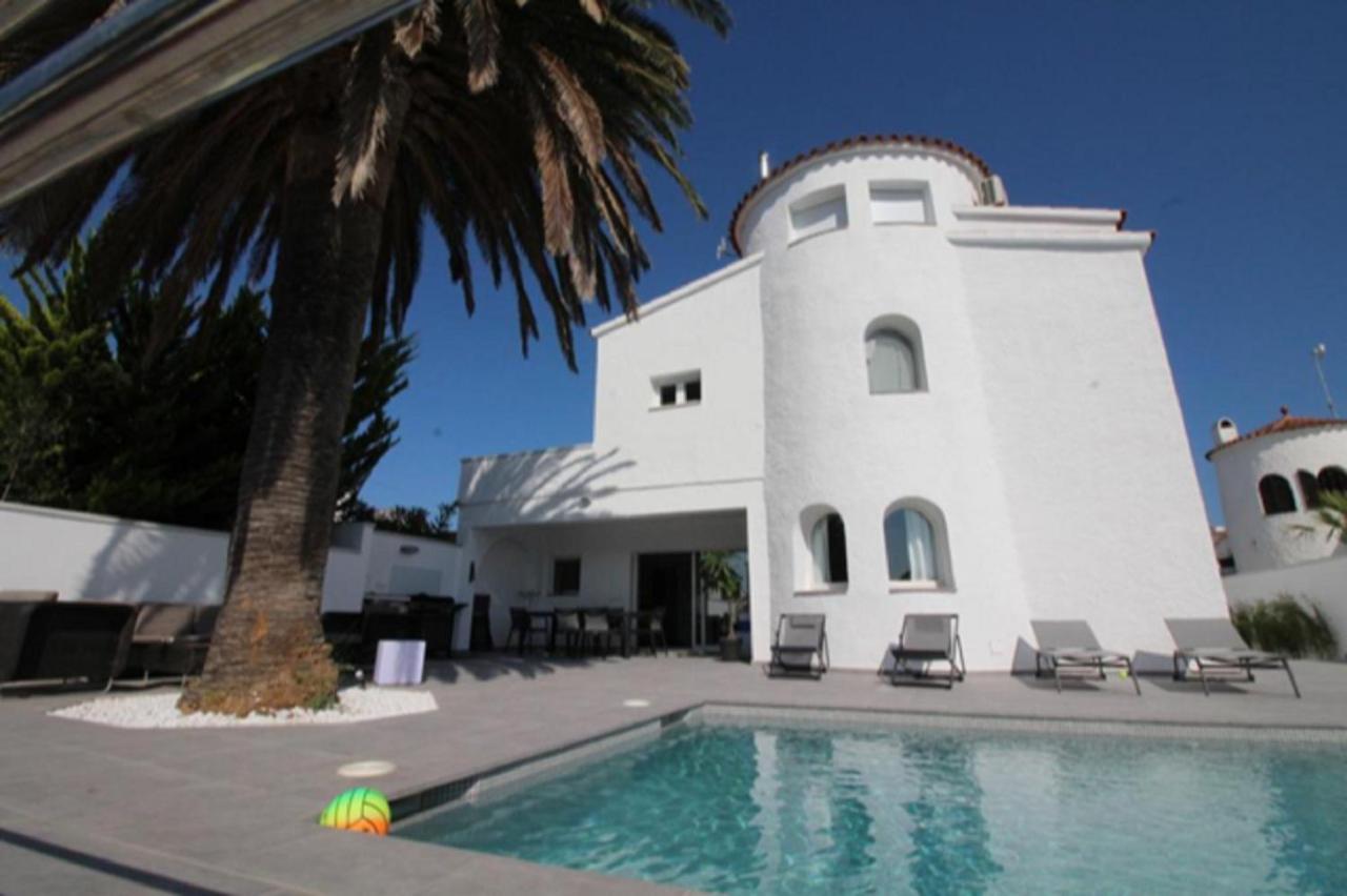 Casa De Lujo Con Piscina Y Amarre Privados Ref 350 Сasa de vacaciones