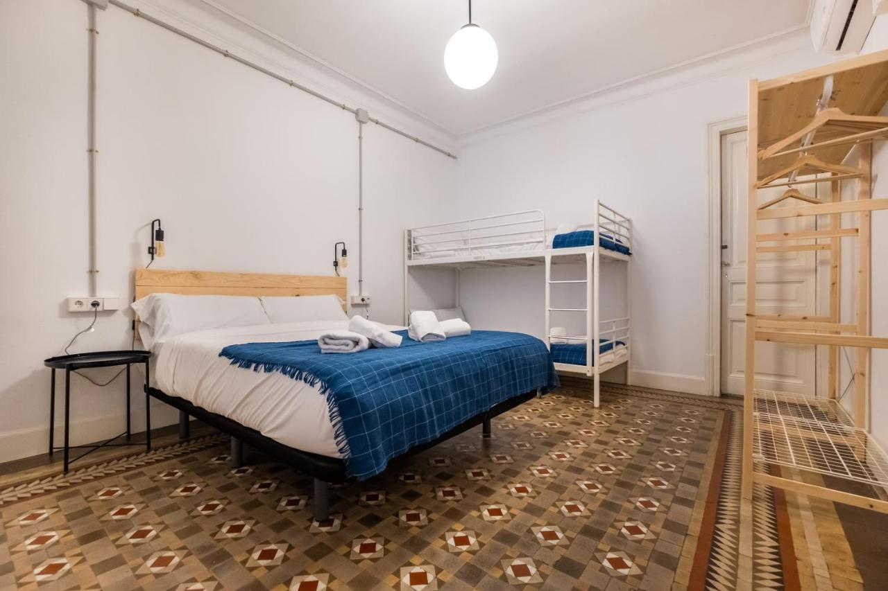 B42 - Modernist For Large Groups In Eixample Apartment
