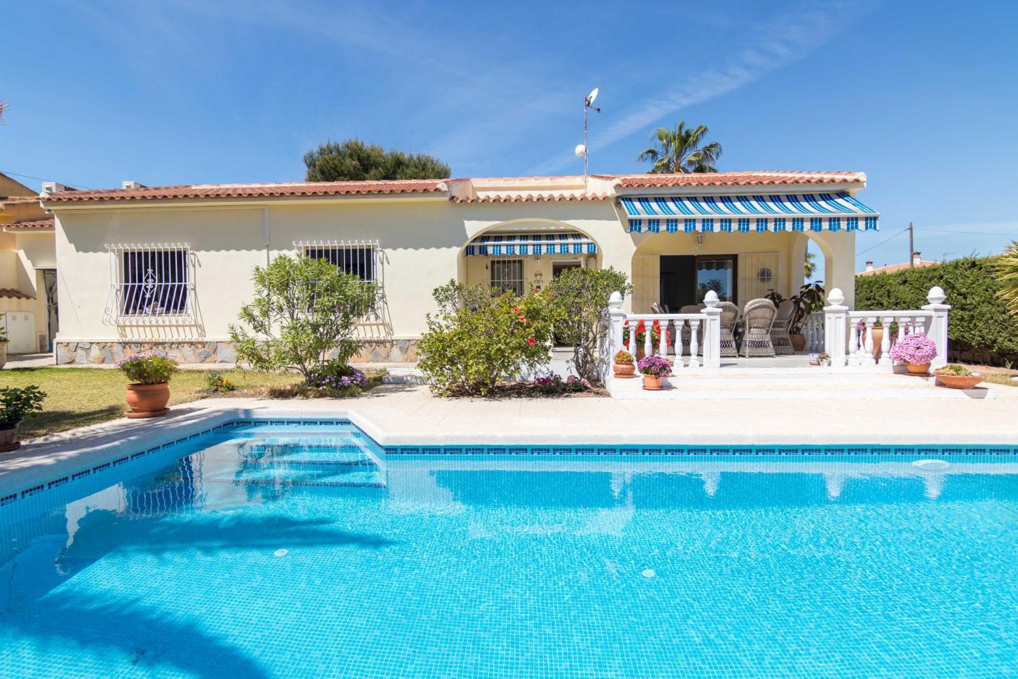Charming One-floor With Private Pool In Balcones Villa *