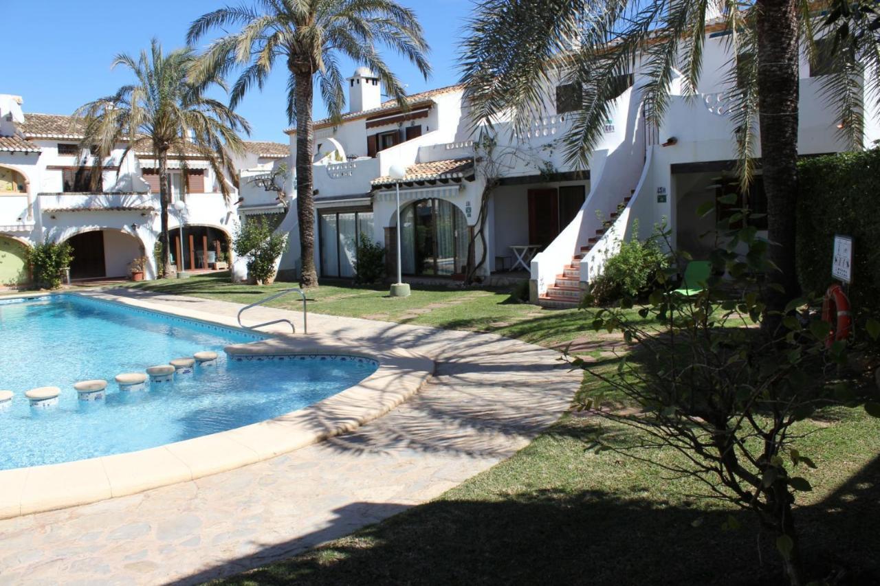 152 Tropicana Park *
