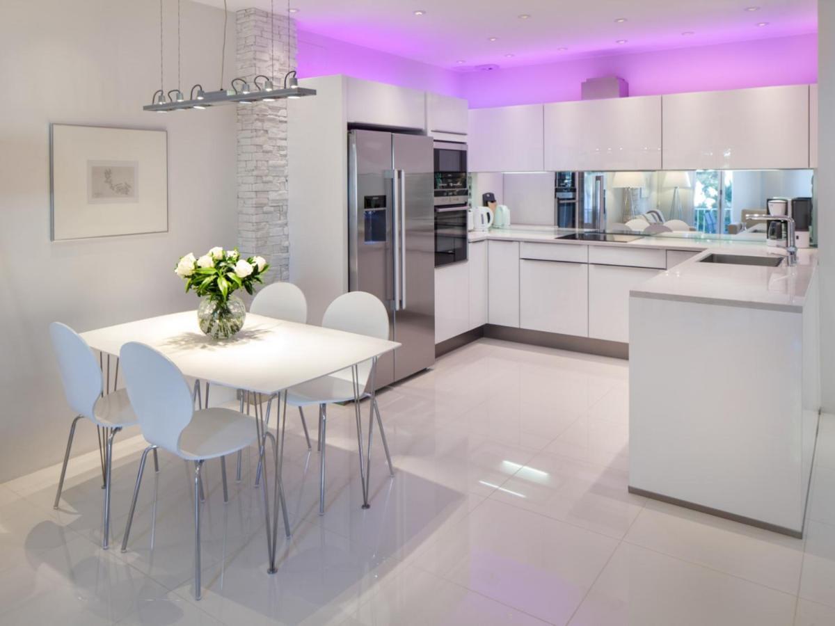 Modern 1 Bedroom Apartment, With Sea Views, In Andalucia Del Mar - Puerto Banus Marbella