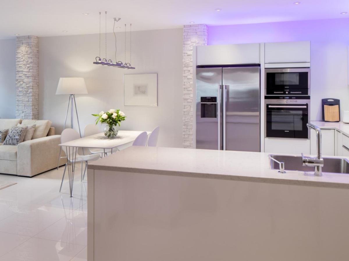 Modern 1 Bedroom Apartment, With Sea Views, In Andalucia Del Mar - Puerto Banus Apartment *
