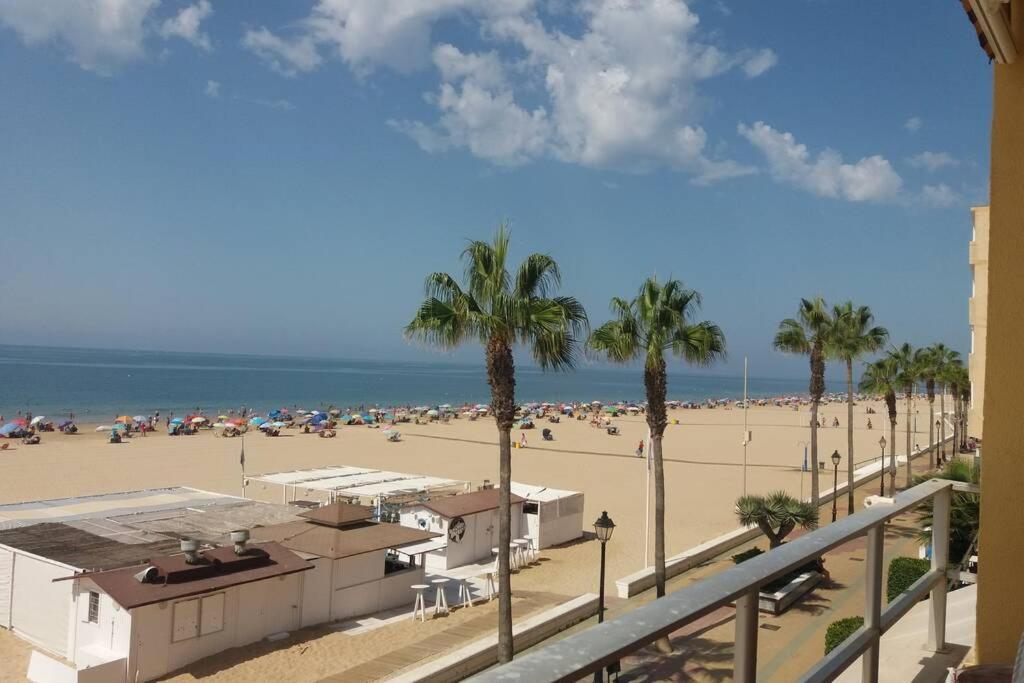 Primera Línea De Playa. Zona Playa Costilla. Rota
