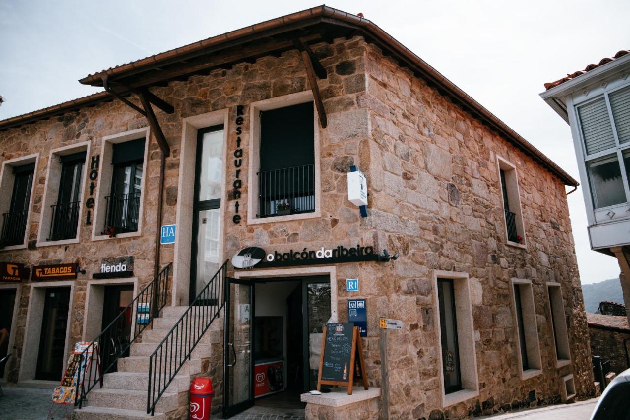 O Balcón Da Ribeira Hotel *