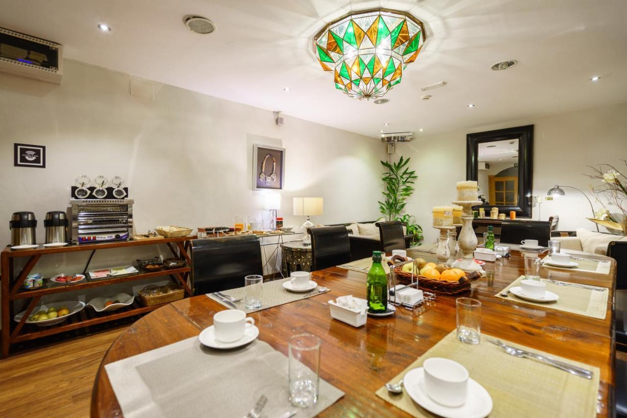 Boutique Reina Mora 2*