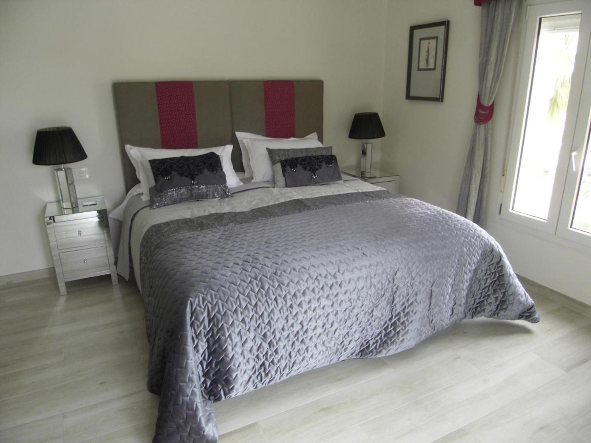 Three Palms Bed & Breakfast *