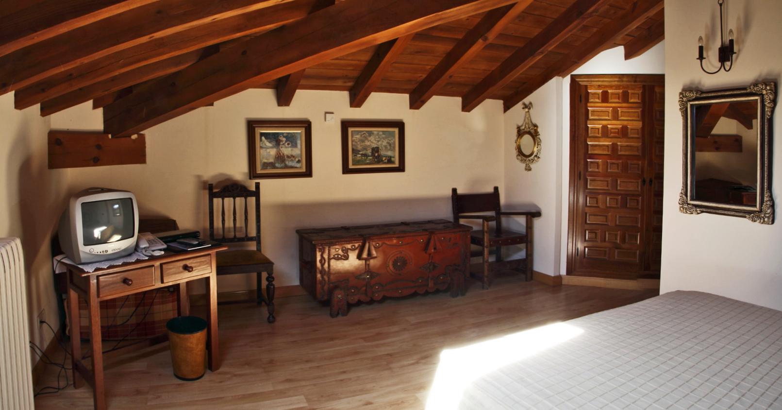 Hotel La De Numancia 2*