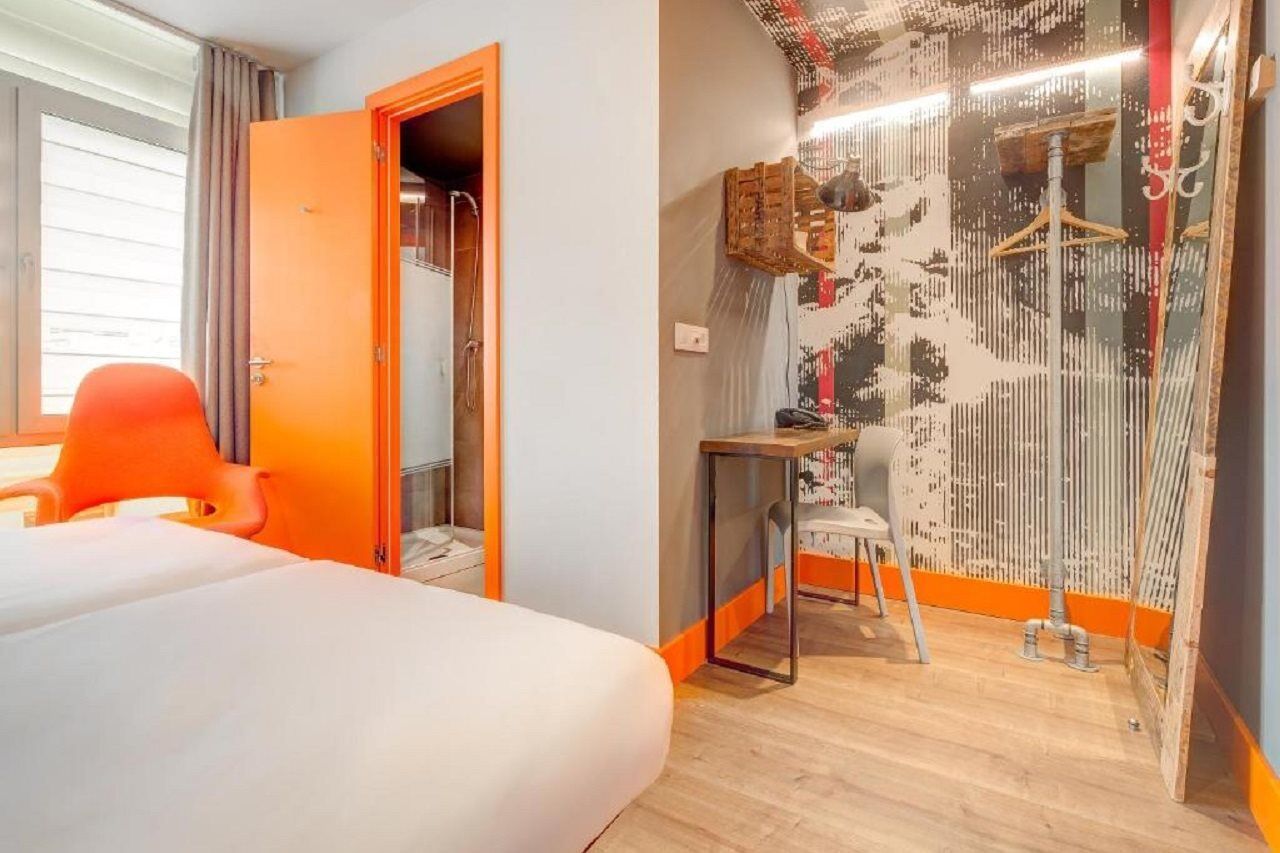 Generator Hostal *