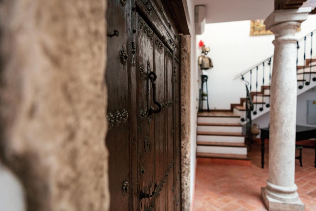 Casa Del Comendador De *