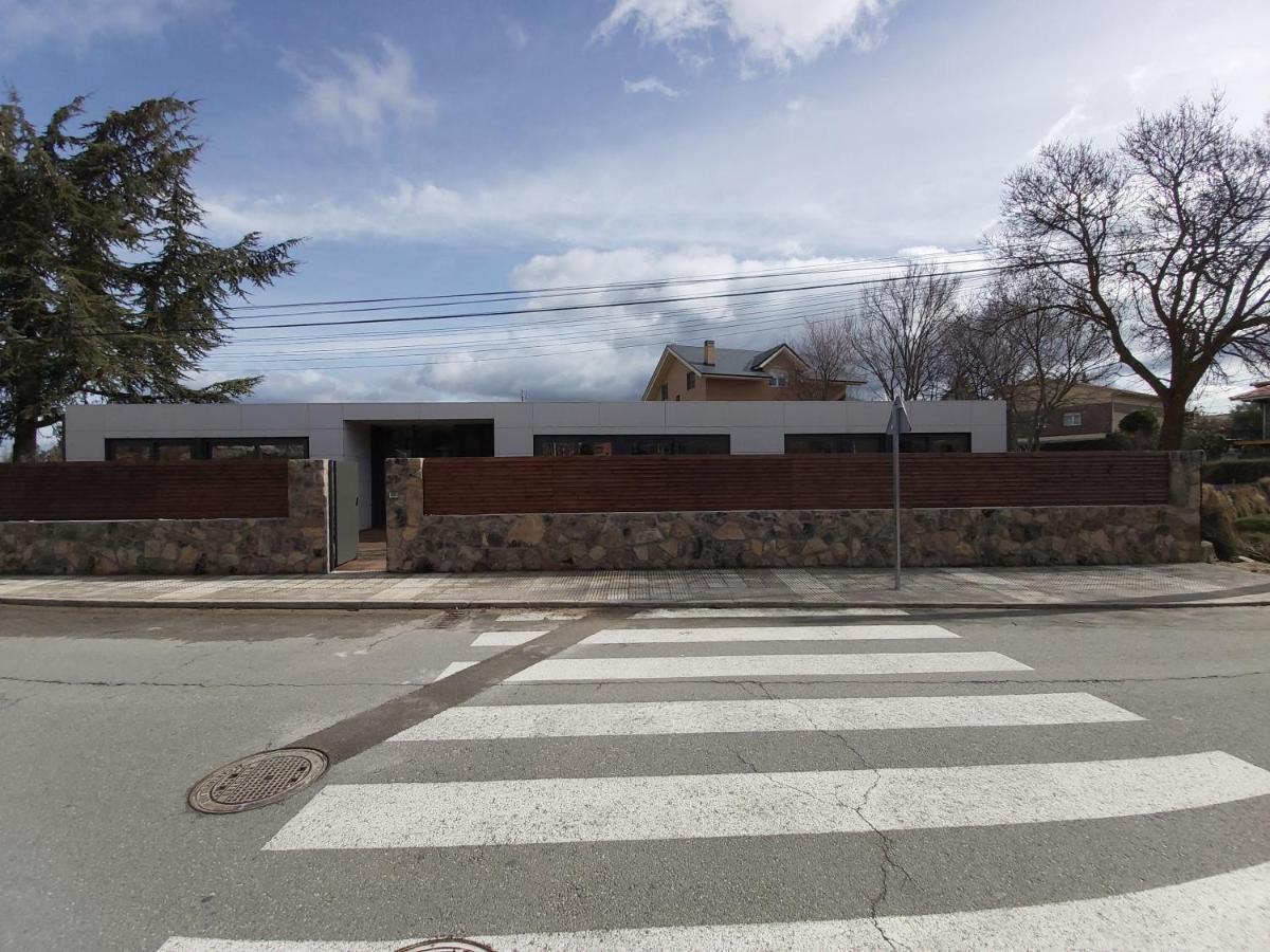 Acero Y Piedra Con Jardin Privado *