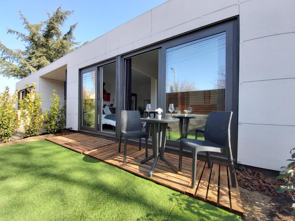 Acero Y Piedra Con Jardin Privado