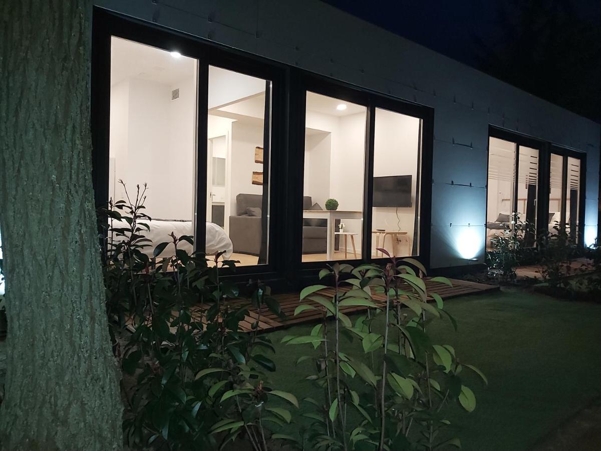 Acero Y Piedra Con Jardin Privado
