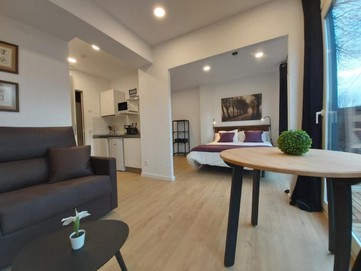 Acero Y Piedra Con Jardin Privado