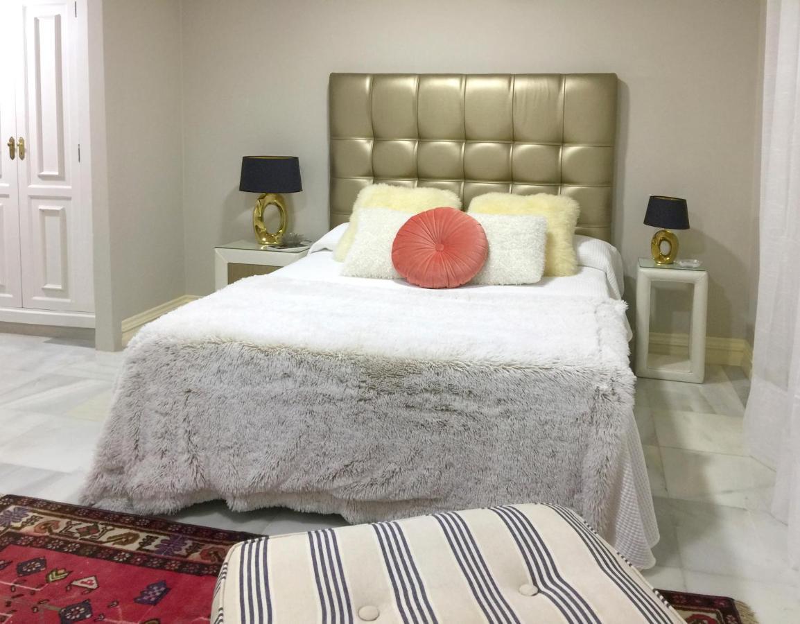 Villa De Lujo Con Jardines Y Piscina *