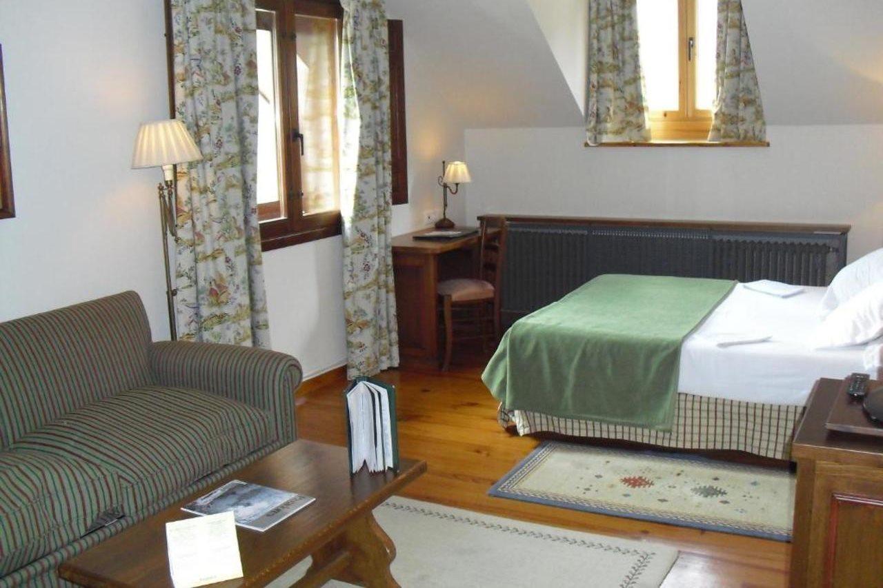 Hotel De Bielsa 3*