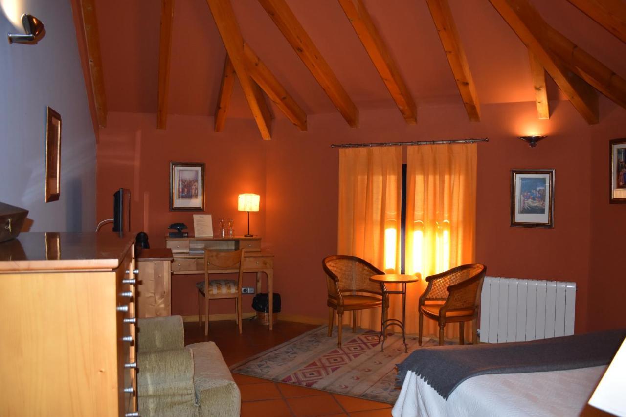 Sara De Ur Hotel 2*