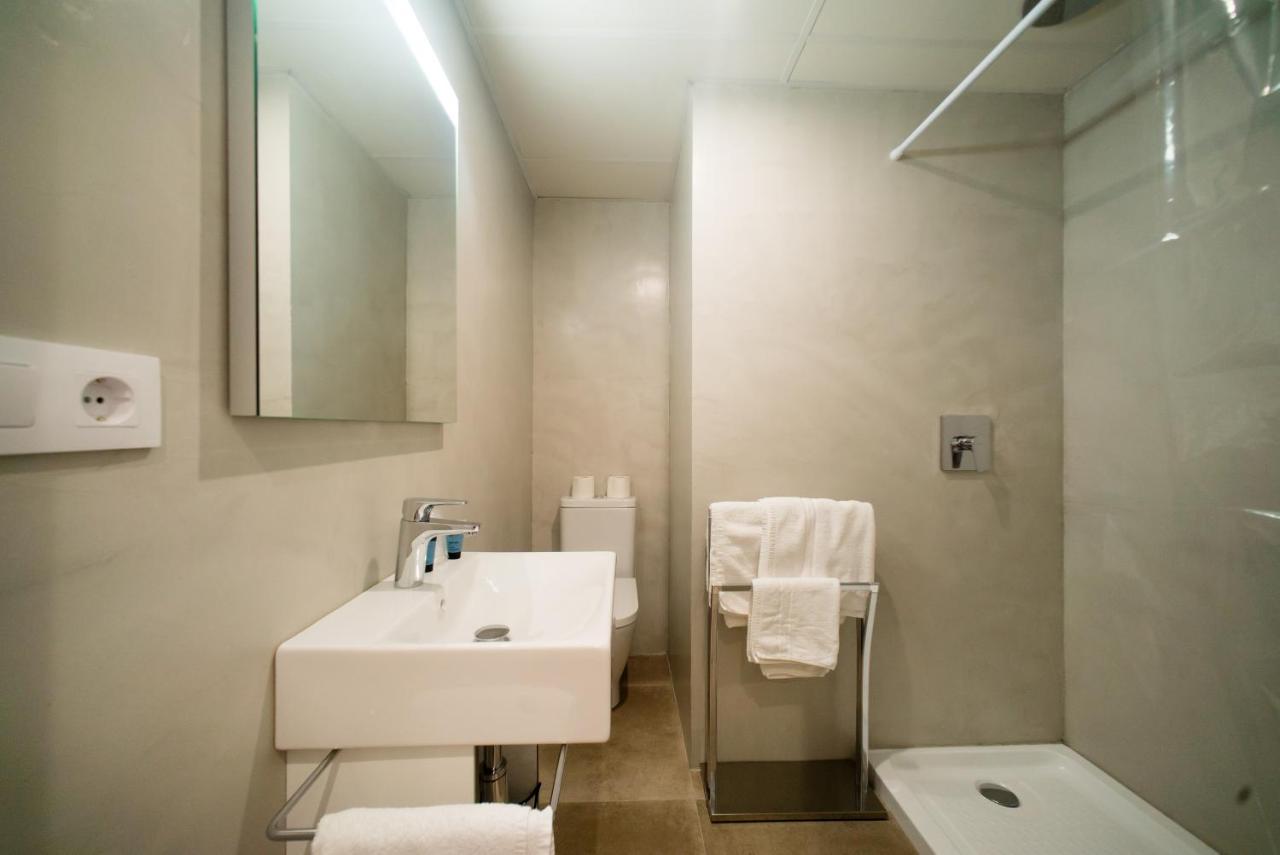 - Habitacions I Hotel 2*