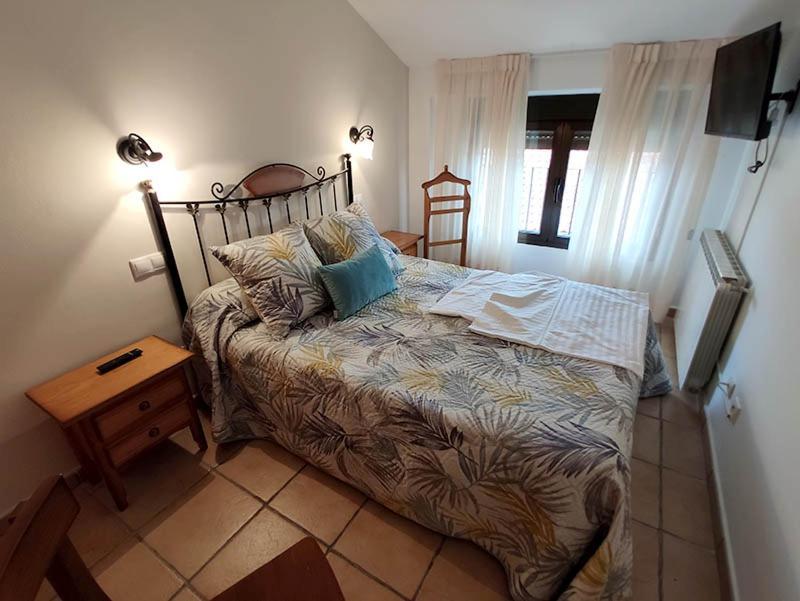 Royuela Hostal *