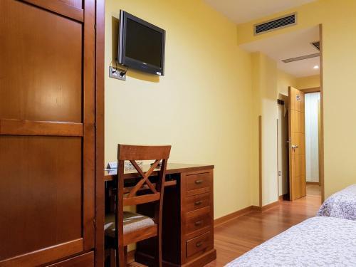 Hotel Reina Isabel 5*