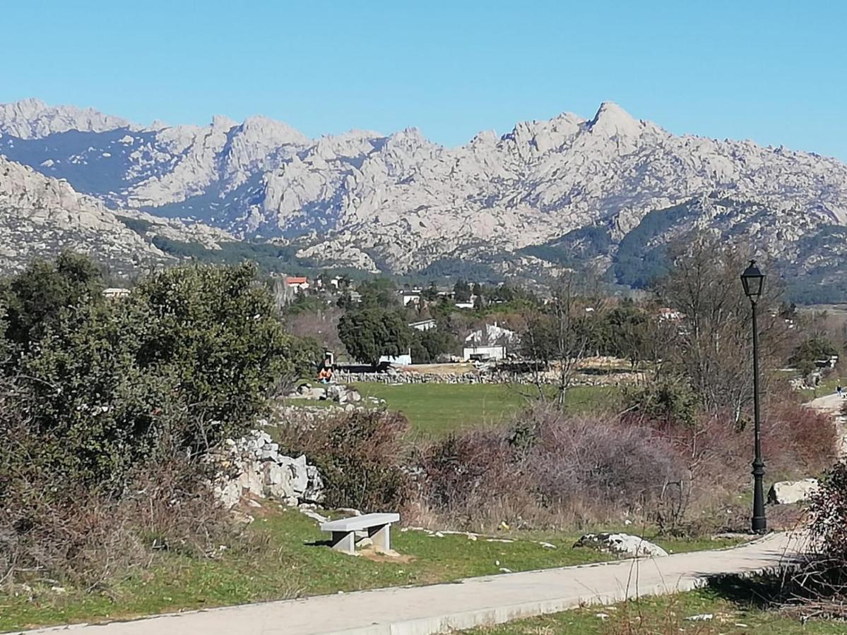 Acero Y Piedra Con Jardin Privado Cerceda (Madrid)