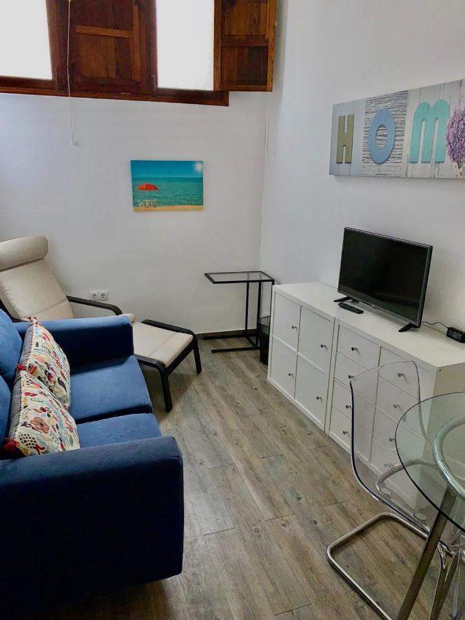 Holiday home Homeforguest Cozy Loft With Parking Next To The Cathedral *