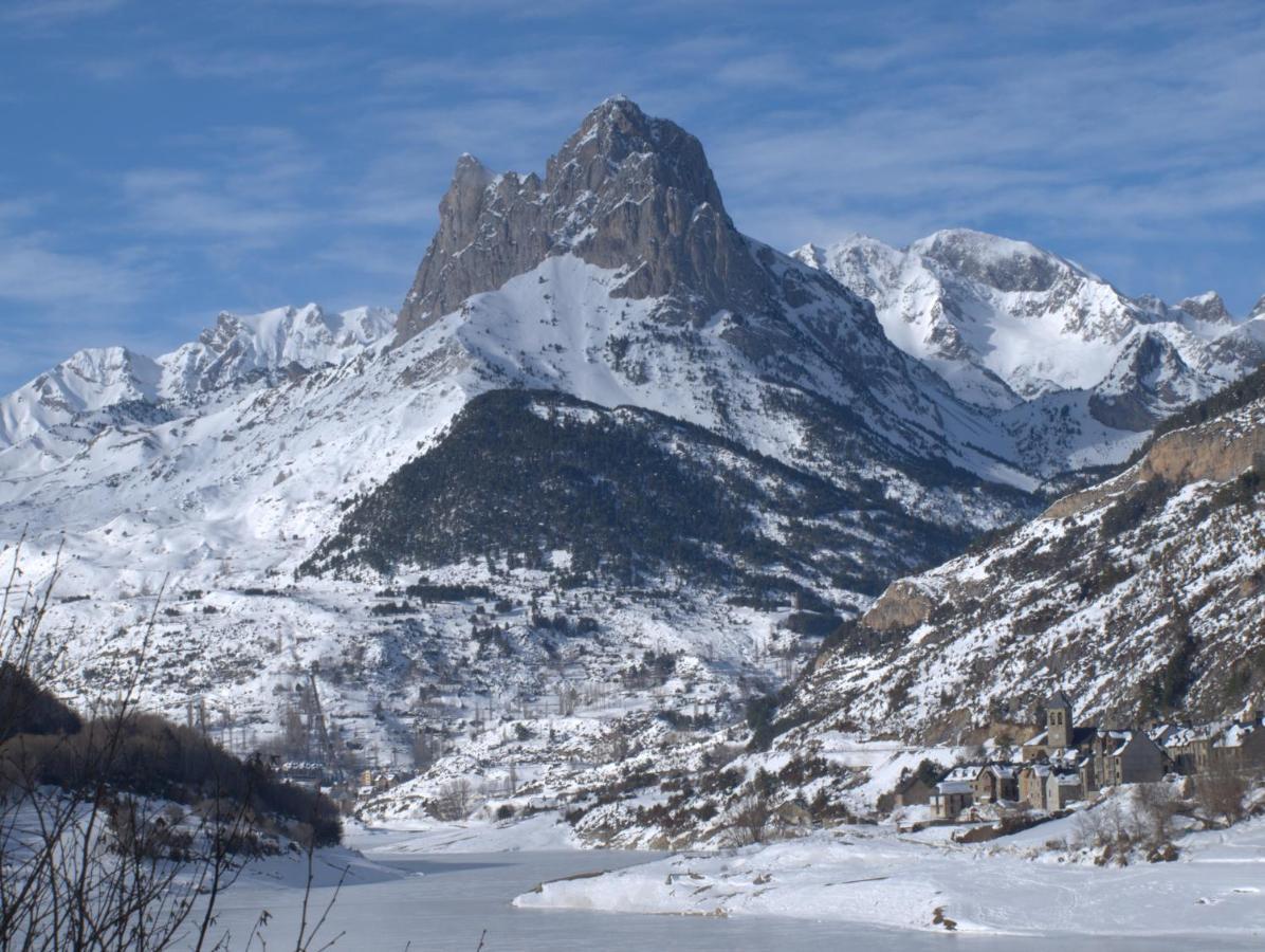Valle De Izas Hotel