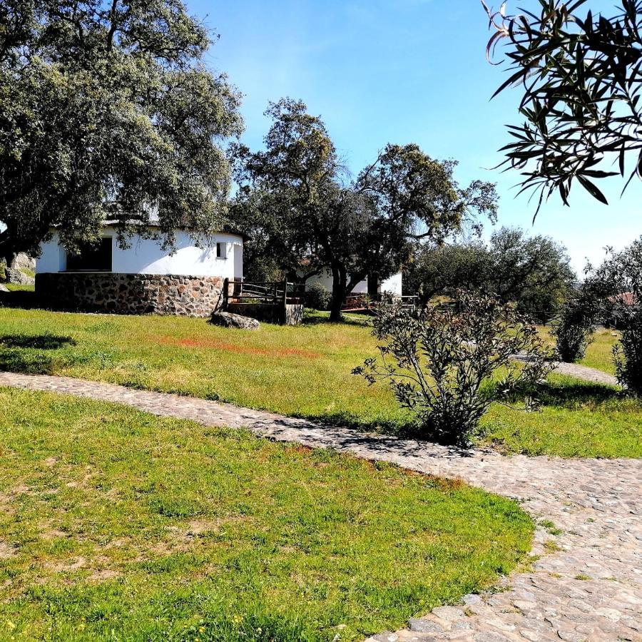 Aparthotel Chozos De La Dehesa La Roca de la Sierra