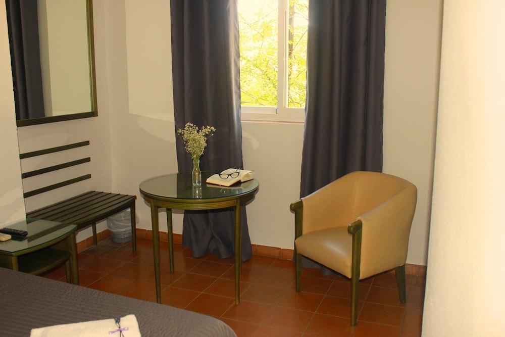 Guest house Lantana Garden Pilas
