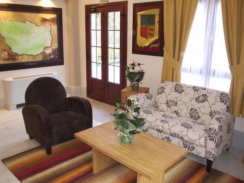 Hotel Adeko *