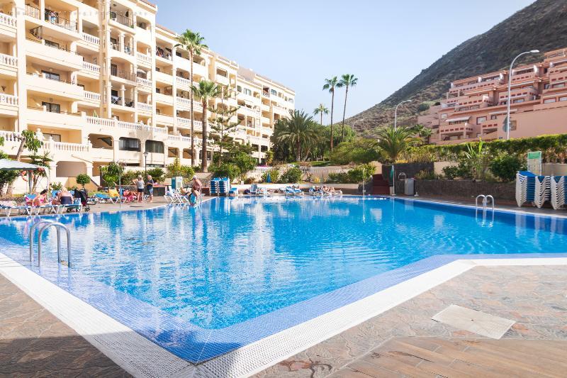 Castle Harbour Official Apartahotel