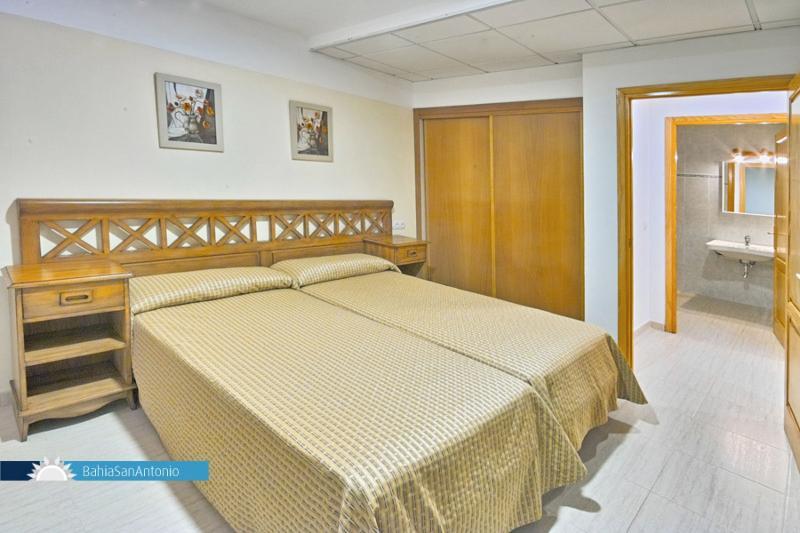 Apartahotel Bahia De San Antonio 2*