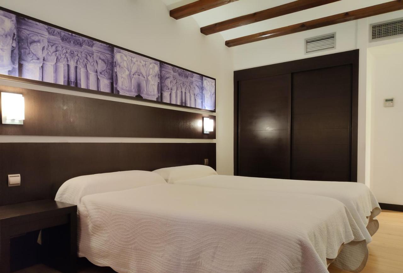 Hotel Rey Sancho Navarrete