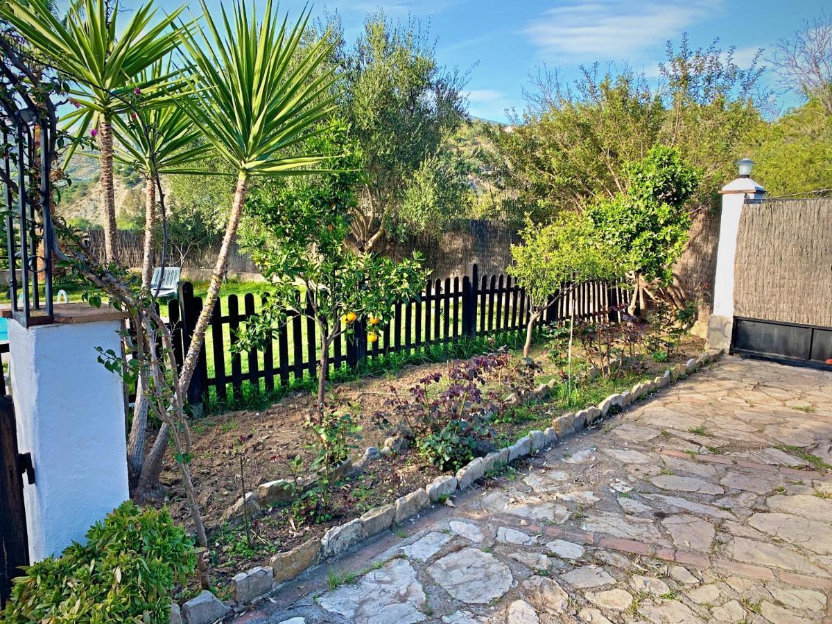 Holiday home Vivelorural Casa Y Piscina En *