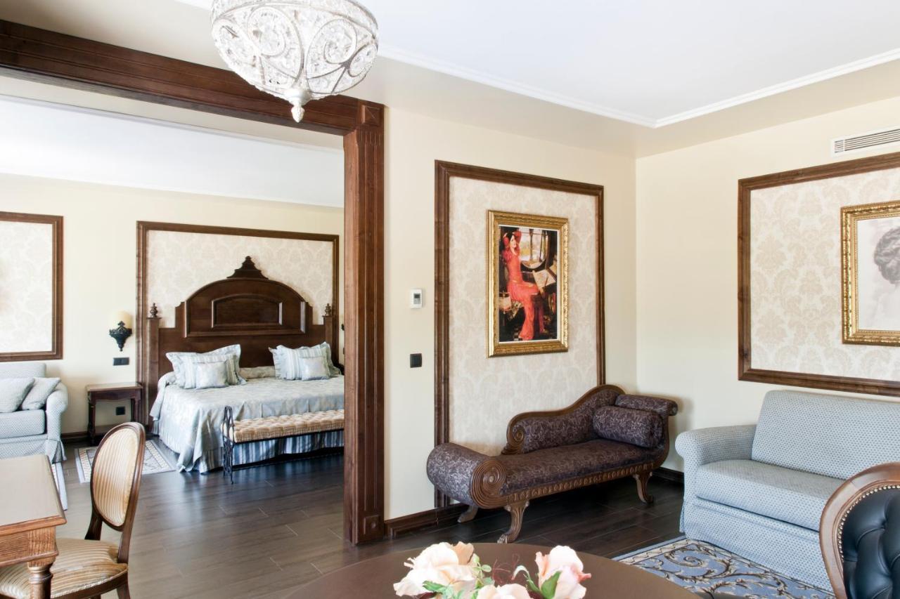 Hotel Portaventura Lucy's Mansion: Unlimited Park Access & Express Passes 5*