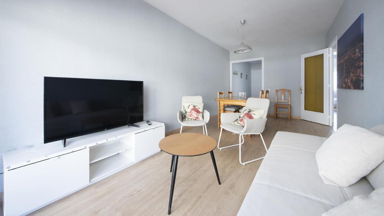 R68 Montserrat 32-3 Apartment