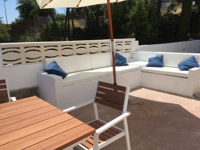 Casa Del Bosque Con Piscina En Sitges Сasa de vacaciones