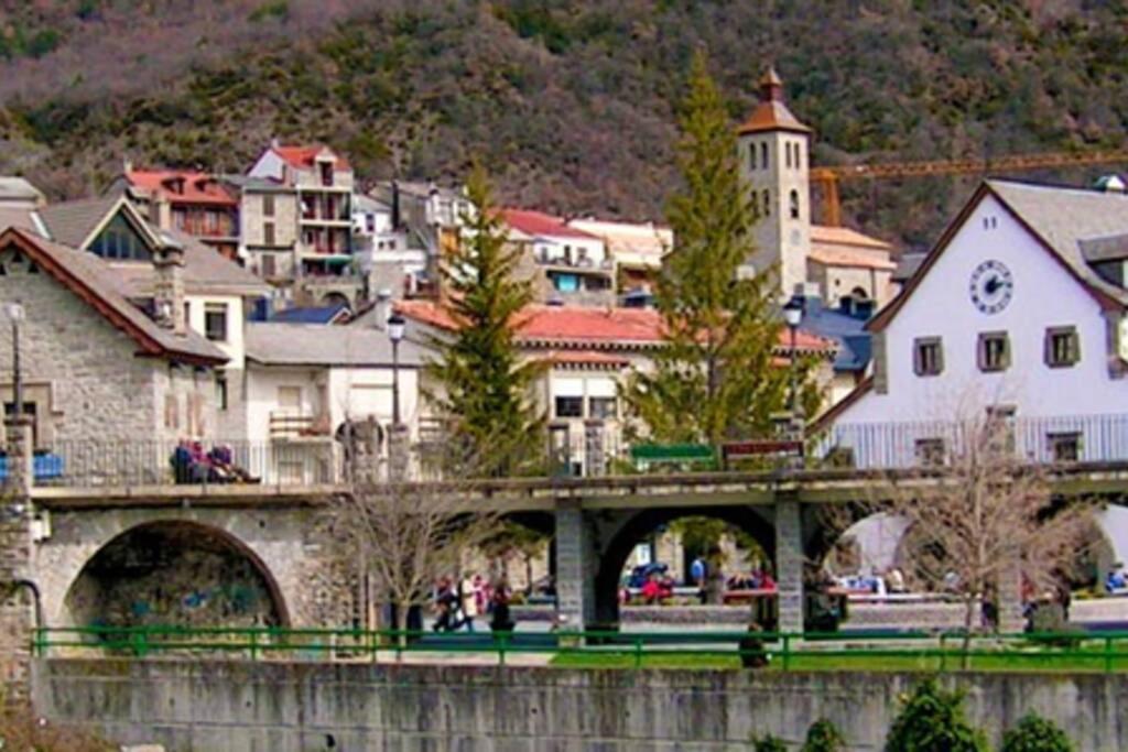 Atico En Biescas Con Piscina, Chimenea Y Garaje * Biescas (Aragon)