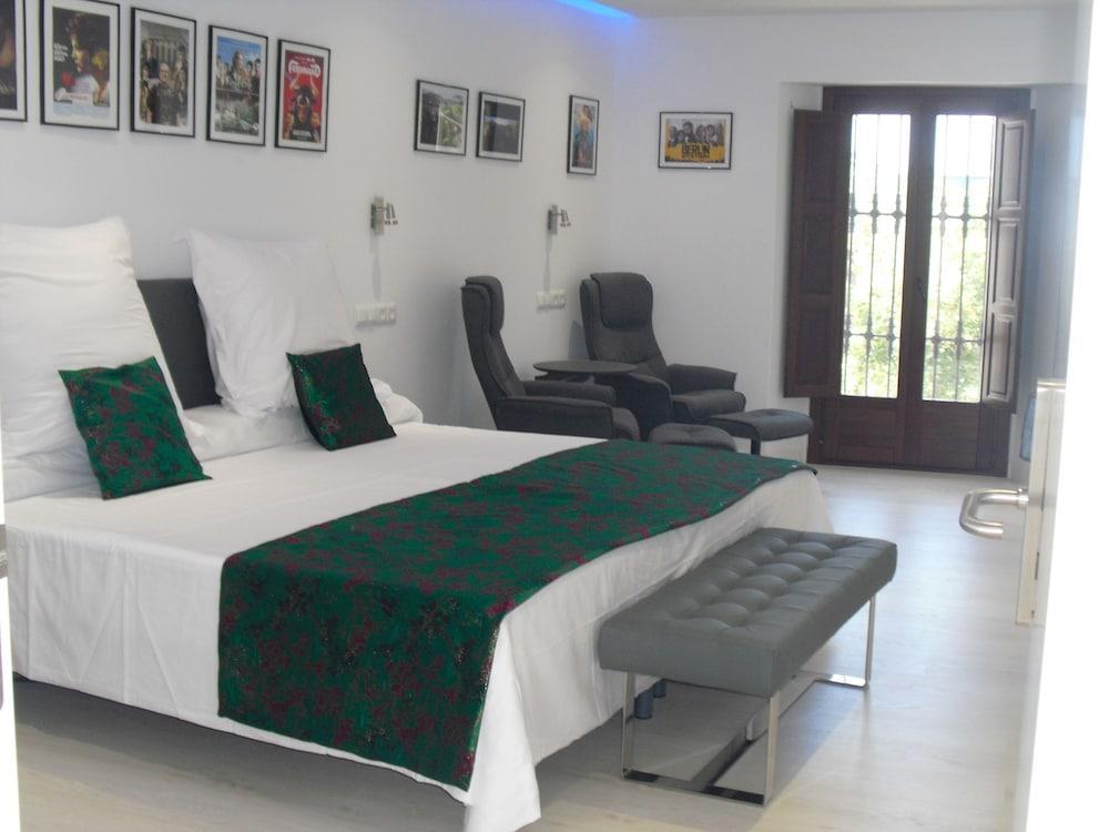 Ronda Hotel *